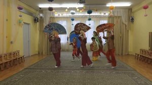 китайский танец с веерами