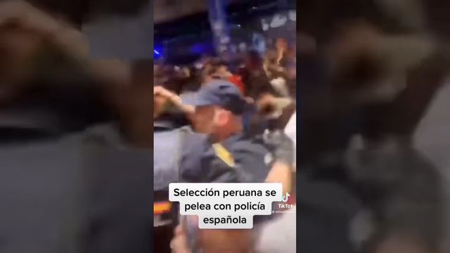 La selección peruana tuvo un altercado con policías española #peru #seleccionperuana #yotun #galles