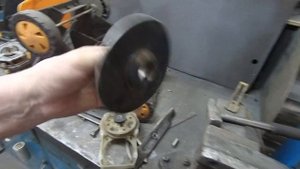 Ремонт электрической газонокосилки.