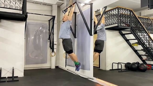 Практика подносов ног к перекладине смотреть онлайн