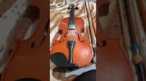 У меня новая 🎻 скрипка, 7/8. Сравниваю))). И обе нравятся.