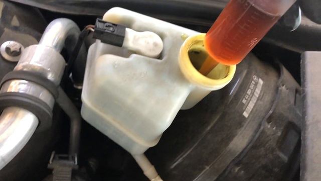Mercedes E350 brake fluid change DIY Step by Step on W212 E-Class with Flush. смотреть онлайн