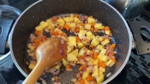 Шампиньоны тушеные с овощами