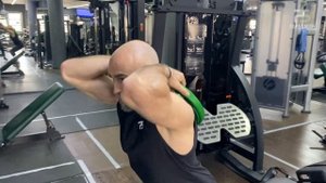 БеЗполезное упражнение на ягодицы! Правильная биомеханика дает быстрый результат.