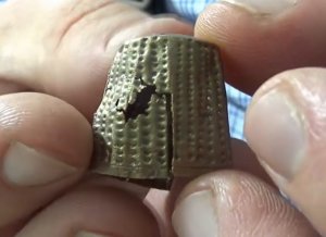 Наперсток с раскопа по улице Ленинградская, 98