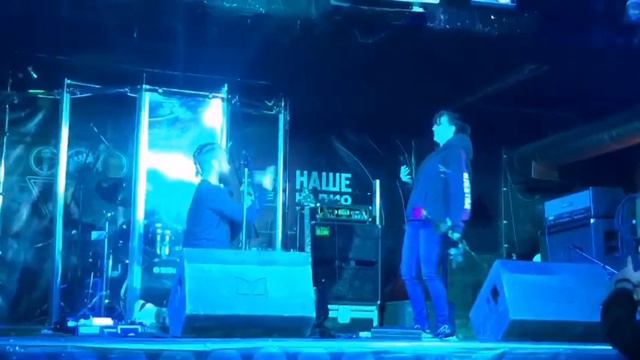 РЫЖЕБОРОДЫЙ М@КС!Сделал предложение со сцены во время рок концерта! смотреть онлайн