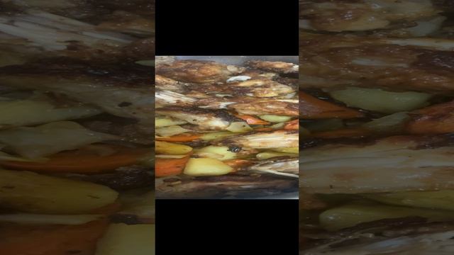 Куриные крылышки с овощами в сотейнике . смотреть онлайн