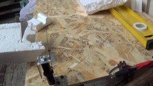 Самодельное приспособление для резки листов пенопласта