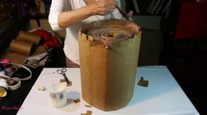 SIMPLES E FÁCIL!! Aprenda a Fazer um BANQUINHO DE PAPELÃO - DIY HOW TO MAKE CARDBOARD STOOL