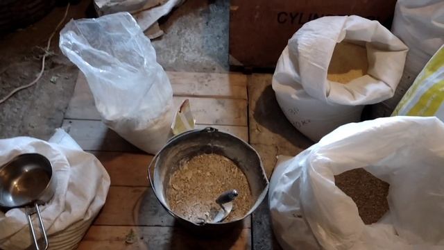 Готовим мешанку для кур