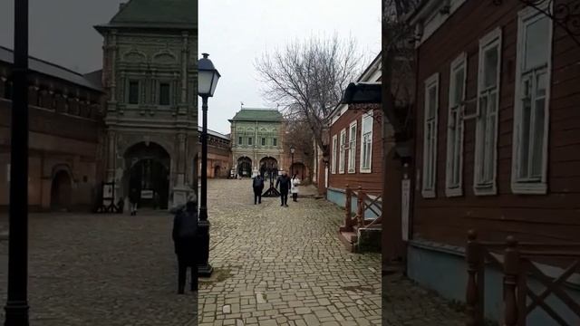 Крутицкое подворье. Деревянные дома посреди большого города #дом #деревня #старина #москва