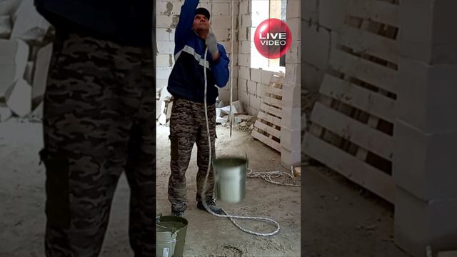 БАЛАШИХА. Заливаем армопояс из U-блоков под мауэрлат. Вручную.