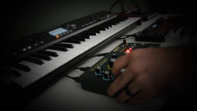 Clueless Guy Tries To Play Ambient Synth- Dreadbox Typhon, Behringer DeepMind 12, Korg SQ 64 смотреть онлайн
