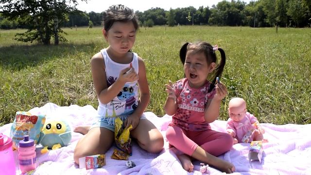 ?СМОТРИ Распаковку куклы Enchantimals?На АРИНЕ ПОЛЗАЛ СТРАШНЫЙ ЖУК? смотреть онлайн