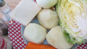 Суп с плавлеными сырками и молодой капустой