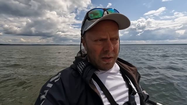 Ловля СУДАКА на ДЖИГ! Летние раздачи закончились на Яузе! Рыбалка с лодки!