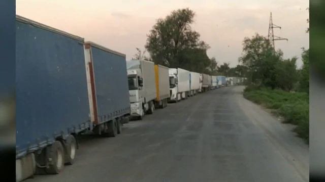 Снова ОГРОМНАЯ КОЛЕЙКА на границе КЫРГЫЗСТАНА  и КАЗАХСТАНА| РЕПОСТ ЕСЛИ УВИДЕЛ СЕБЯ #казахстан #ре