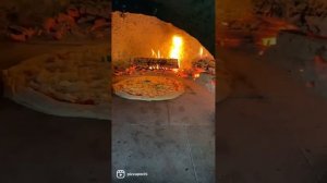 Пицца из недельного теста в помпейской печи!