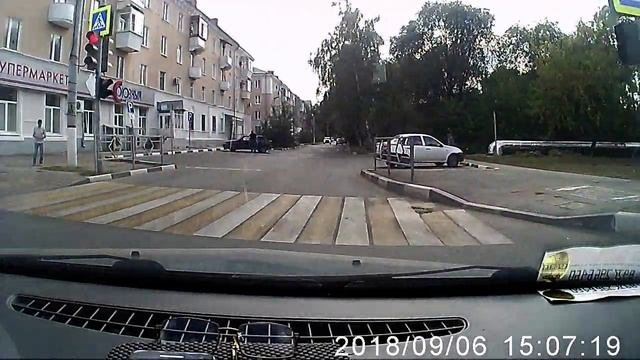 кто прав -водитель или пешеход.