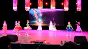 танец "Вальс цветов" от фонда "Доброта и Доверие"