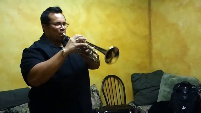 Messing around with the fellas before the gig смотреть онлайн