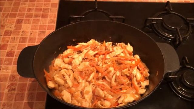 Плов с курицей, рассыпчатый рис и нежные кусочки мяса. Быстрый плов за 30 минут.