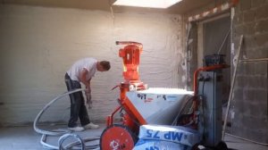 Механизированная штукатурка стен.