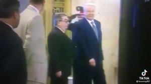 Для тех кто забыл 90е. И верит в якобы закономерность краха СССР.