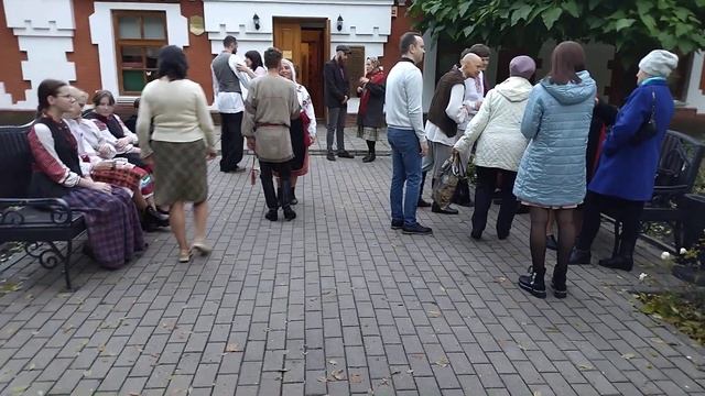 Танцы под частушки возле филиала Ветковского музея в Гомеле вчера 26 сентября 2021 года. смотреть онлайн