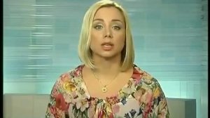 Ведущая жжет