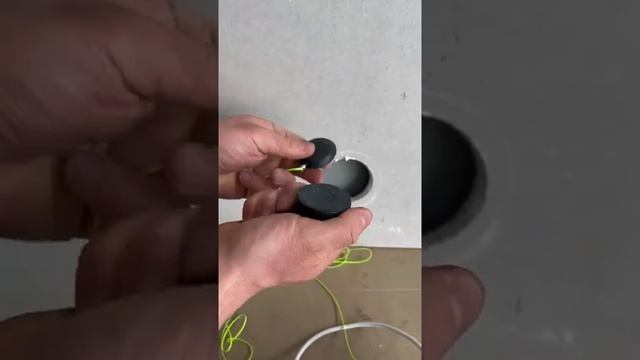 Life hack how to stretch a wire inside drywall \ Лайфхак как протянуть провод внутри гипсокартона