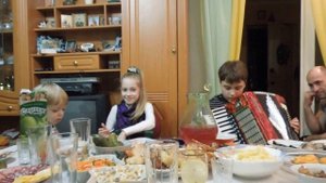 классная игра на аккордеоне