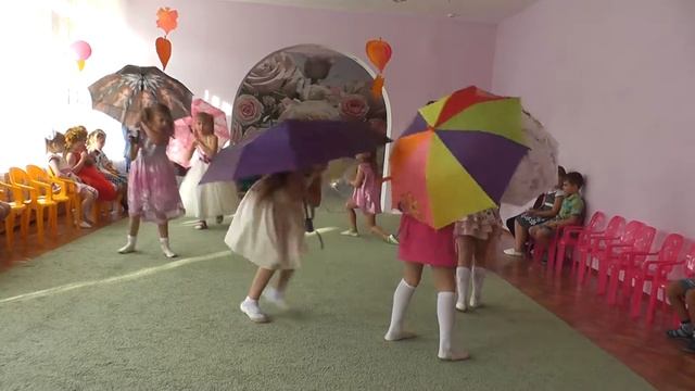 танец с зонтами смотреть онлайн