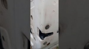 Лада гранта туго открывается задние двери почему