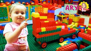 Строим гигантский конструктор, прыгаем на батуте, играем с игровым комплексом Автосервис