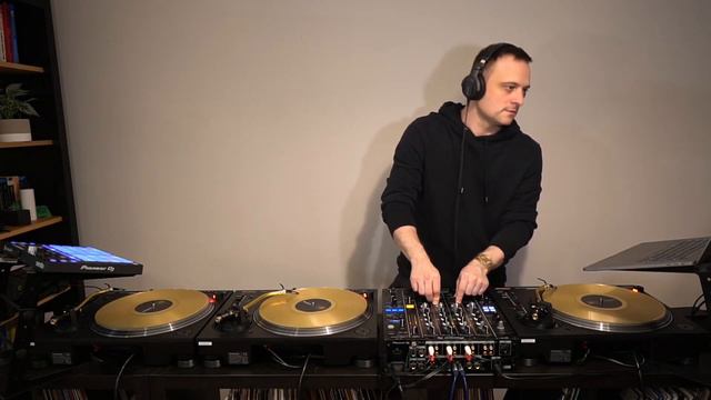 Simon Pitt - Techno or Whatever 3 смотреть онлайн