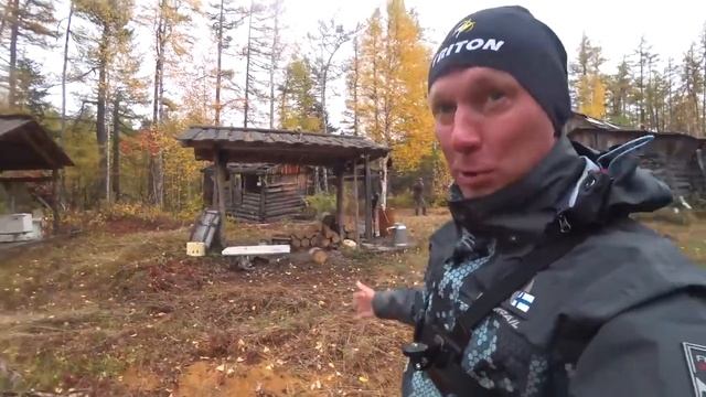 Гость базы активного отдыха "Дом тайменя" Игорь Рязанцев в схватке с огромным тайменем. смотреть онлайн