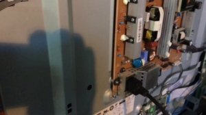 Samsung PS43d450a2w Темные пятна и цветной шум .