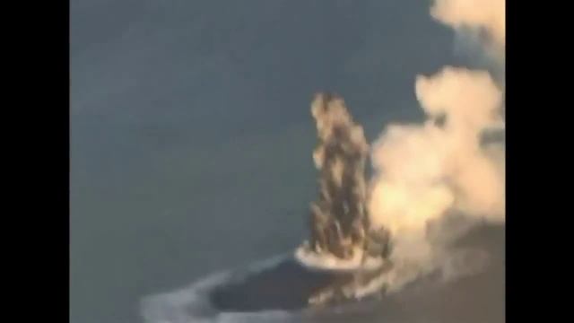 Извержение вулкана новых форм возле острова Японий смотреть онлайн