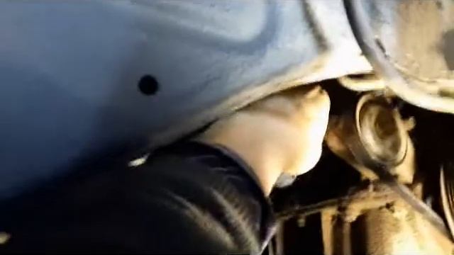 Nissan Note. Правильная замена ремней генератора и помпы смотреть онлайн