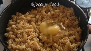 Жареные макароны с яйцом: рецепт от Foodman.club