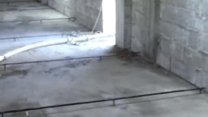 Заливка жидких полов растворонасосом