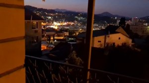 В городе Сочи тёмные ночи.