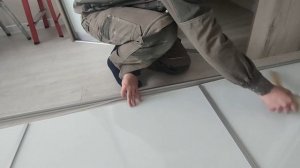 Подрезка дверей шкафа купе по месту.