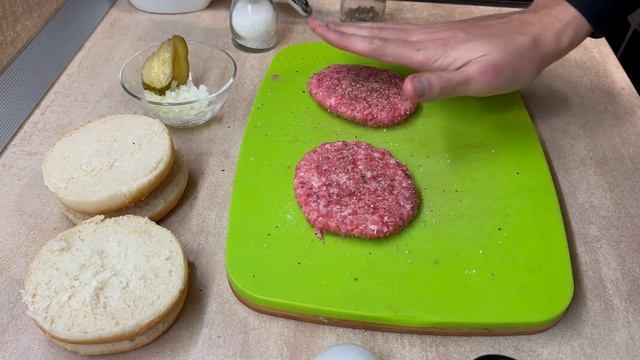 КЛАССИЧЕСКИЙ ЧИЗБУРГЕР!