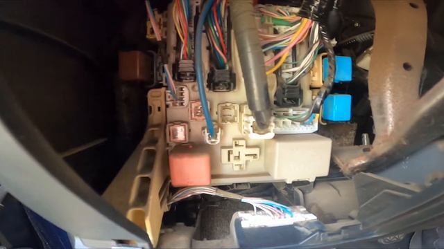 Where is Interior Fuse Box in Toyota Urban Cruiser ( 2009 – 2012 ) - Find Interior Fuse Box смотреть онлайн