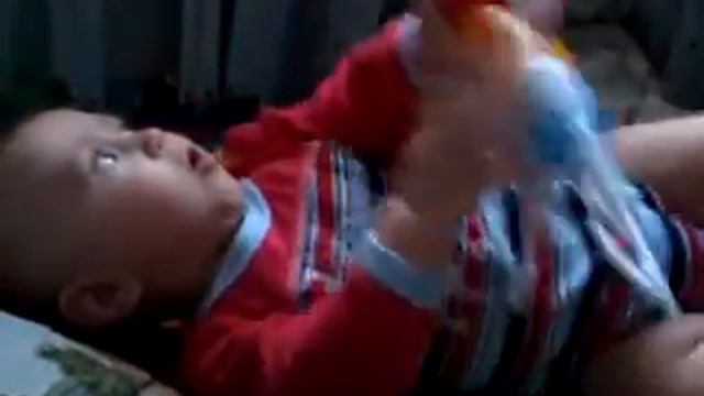 Малышу шесть месяцев-учимся ползать! смотреть онлайн