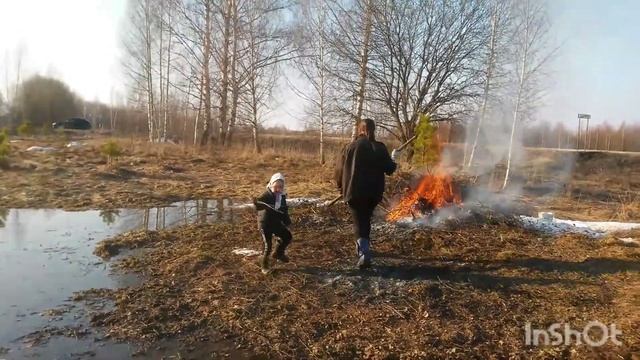 Мой любимый сад!!! Весенняя уборка моей территории!!! Сжигание прошлогоднего мусора!!! смотреть онлайн