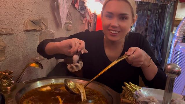 ЛУЧШИЙ РЕСТОРАН В САНКТ ПЕТЕРБУРГЕ и прогулка по аниме кафе и аниме магазинам смотреть онлайн