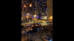 Пожар в Кудрово. Жители руками толкали машины